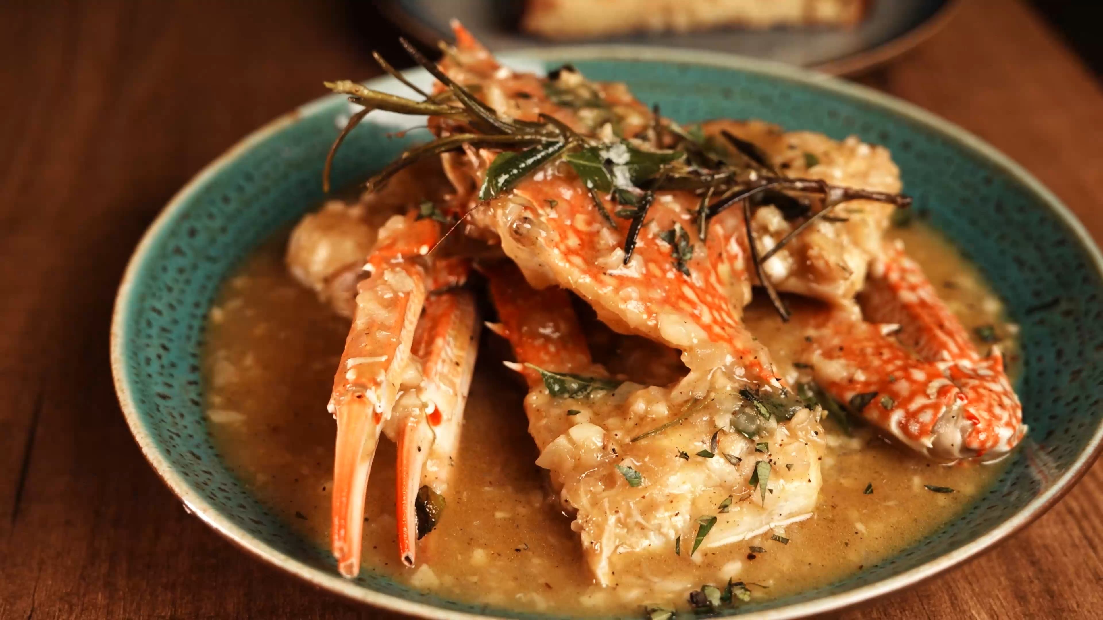 Rich, buttery and loaded with flavour. 🦀

Our Butter Garlic Crab brings togethe